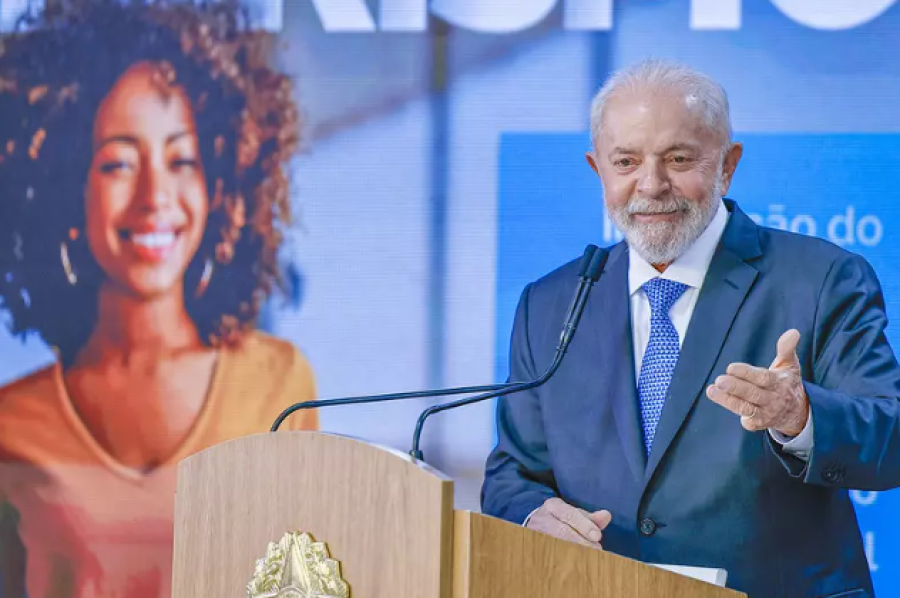 Economia vai crescer acima de 3,5% em 2024 e superar projeção do mercado, diz Lula